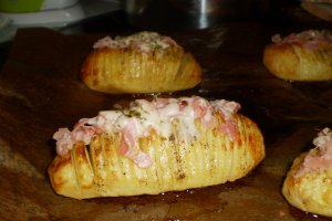 Cartofi copti cu bacon si cascaval