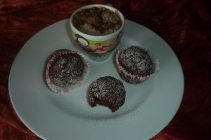 Briose de post cu fructe, seminte si cacao