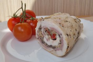 Rulou din piept de pui cu umplutura de ciuperci