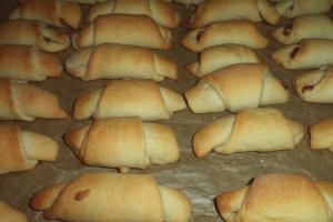 Cornulete cu dulceata si nuca