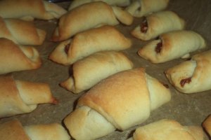 Cornulete cu dulceata si nuca