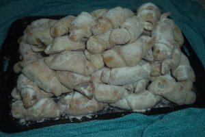 Cornulete cu dulceata si nuca