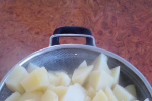 Curry de cartofi cu oua ochiuri