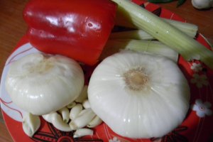 Tocanita usturoiata de pipote si piept de curcan- la Multicoooker