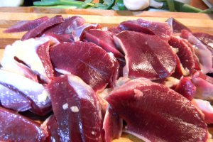 Tocanita usturoiata de pipote si piept de curcan- la Multicoooker