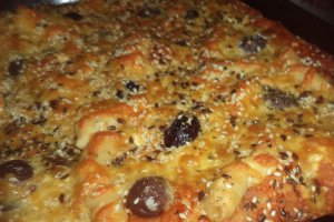 Pizza rapida pe aluat cumparat