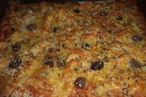 Pizza rapida pe aluat cumparat