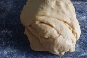 Pateuri cu aluat de saratele- Buns