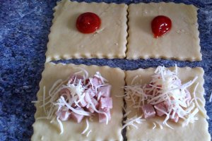 Pateuri cu aluat de saratele- Buns