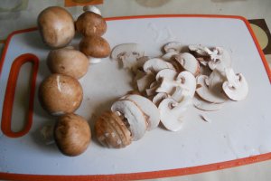Sos de ciuperci cu carne