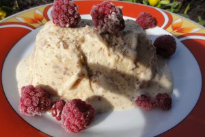 Parfait cu migdale caramelizate si lichior de oua