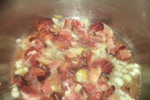 Ciorba de linte cu prosciutto