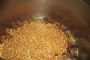 Ciorba de linte cu prosciutto