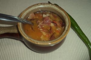 Ciorba de linte cu prosciutto