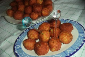 Bulete din cartofi, branza si cascaval cu marar