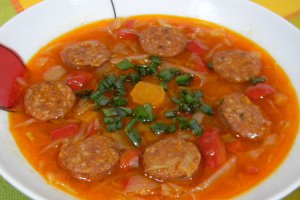 Supa deasa de varza cu chorizo