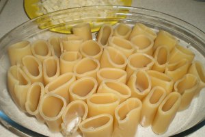 Paccheri umpluti la cuptor