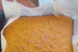 Deliciu la pahar cu fructe si bezea