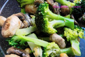 Salată de broccoli cu ciuperci