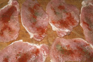 Rulouri din muschi de porc si sunca