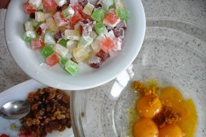 Chec cu nuci, rahat si stafide