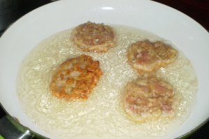 Chiftele din carne de pui cu sos dulce