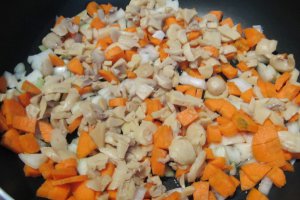 Gratin de cus-cus, cu carne tocata si legume