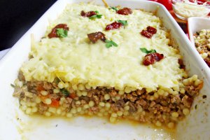 Gratin de cus-cus, cu carne tocata si legume