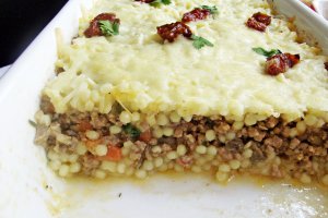 Gratin de cus-cus, cu carne tocata si legume