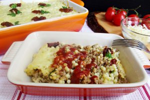 Gratin de cus-cus, cu carne tocata si legume