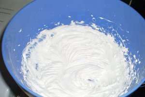 Prajitura cu nuca si frisca