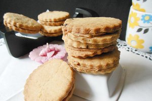 Biscuiti cu ness si crema de alune
