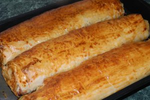 Strudel cu branza si visine