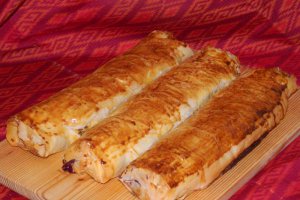 Strudel cu branza si visine