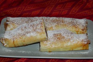 Strudel cu branza si visine