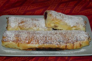 Strudel cu branza si visine