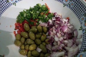 Salata orientala cu masline marinate (de post)