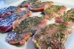 Muschiulet de porc marinat in sos de ierburi aromate