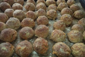Chiftele fara carne la cuptor, cu sos de praz