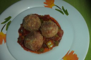 Chiftele fara carne la cuptor, cu sos de praz