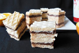 Foi de napolitana cu crema de rahat si de biscuiti