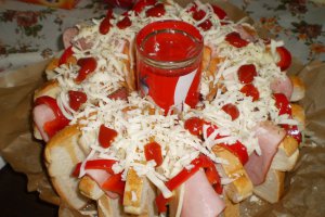 Aperitiv cu cascaval si mezeluri