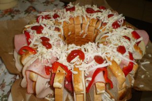 Aperitiv cu cascaval si mezeluri