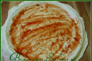 Pizza prosciutto e funghi cu bordura de branza