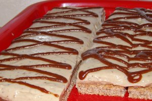 Prajitura cu nuca si arahide si crema cu piure de castane