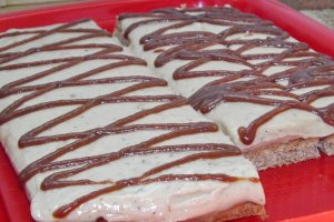 Prajitura cu nuca si arahide si crema cu piure de castane
