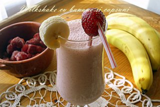 Milkshake cu banane si capsuni