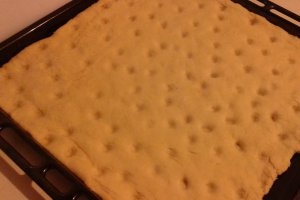 Focaccia cu ceapa si masline verzi