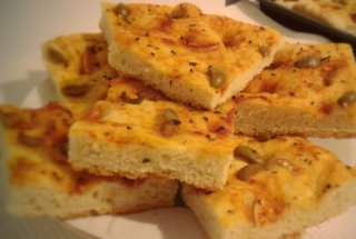 Focaccia cu ceapa si masline verzi