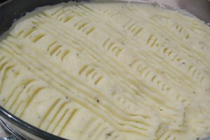 Musaca din piure de cartofi cu carne tocata si leurda